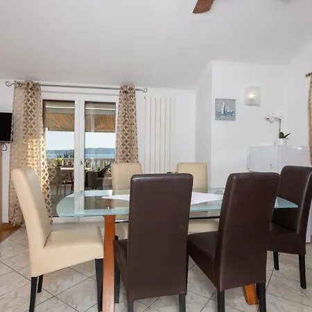 Kapetan Jure Apartment *