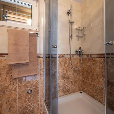 Kapetan Jure Apartment Brela