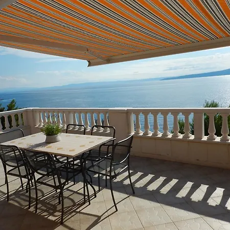 Kapetan Jure Apartment Brela