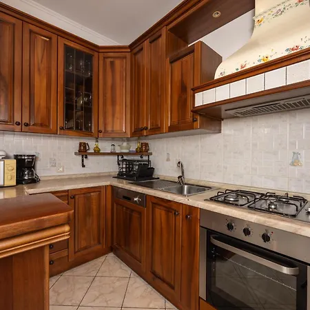 Kapetan Jure Apartmán Brela