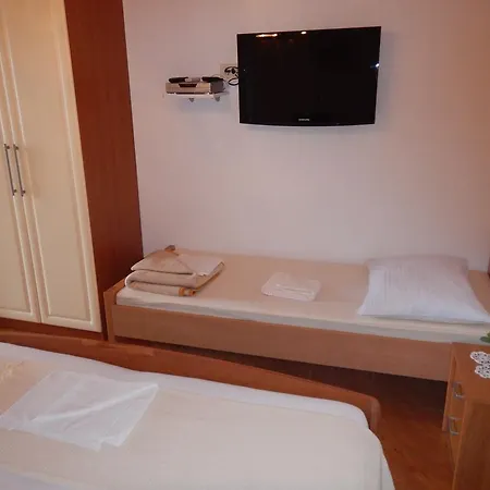 Kapetan Jure Apartment *