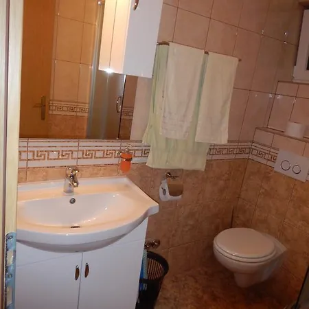 Kapetan Jure Apartment Brela